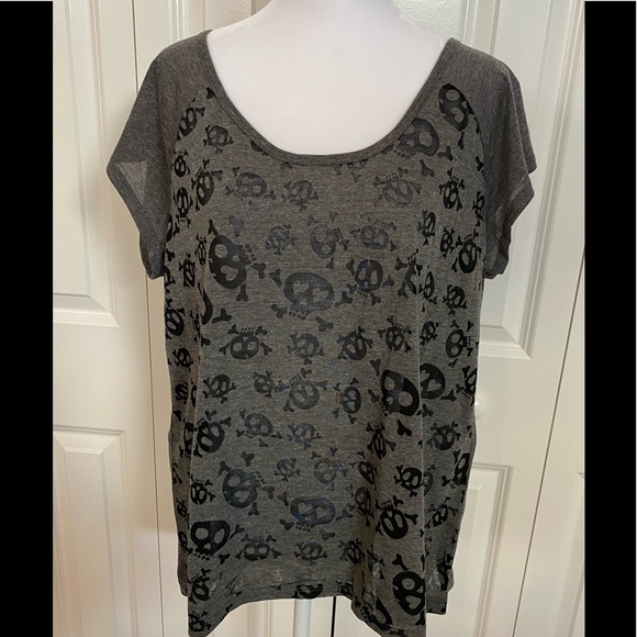 Bozzolo Tops - NWOT Skull Tee, 2X